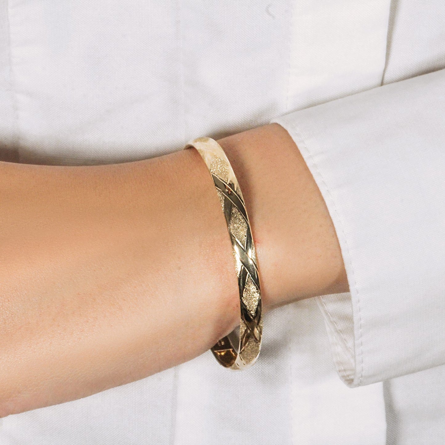 10k Yellow Gold Slender Diamond Pattern Textured Bangle (6.00 mm) - The Best Accessory